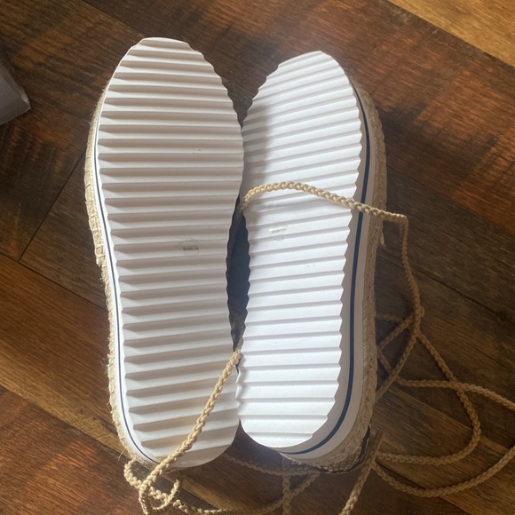 NWB J. Lo snakeskin print wrap around sandals size 8.5 - Picture 5 of 5